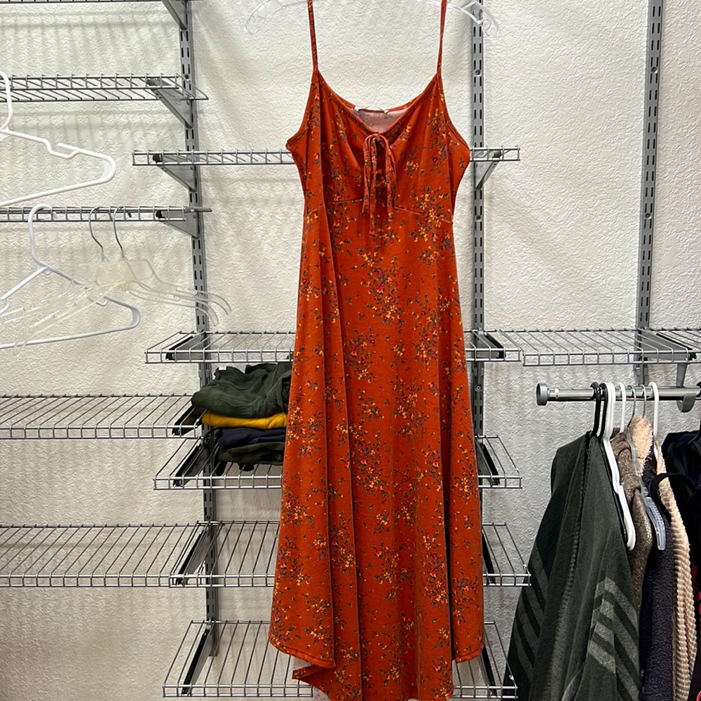 Rust color maxi with flowers and a tie detail at the top size small